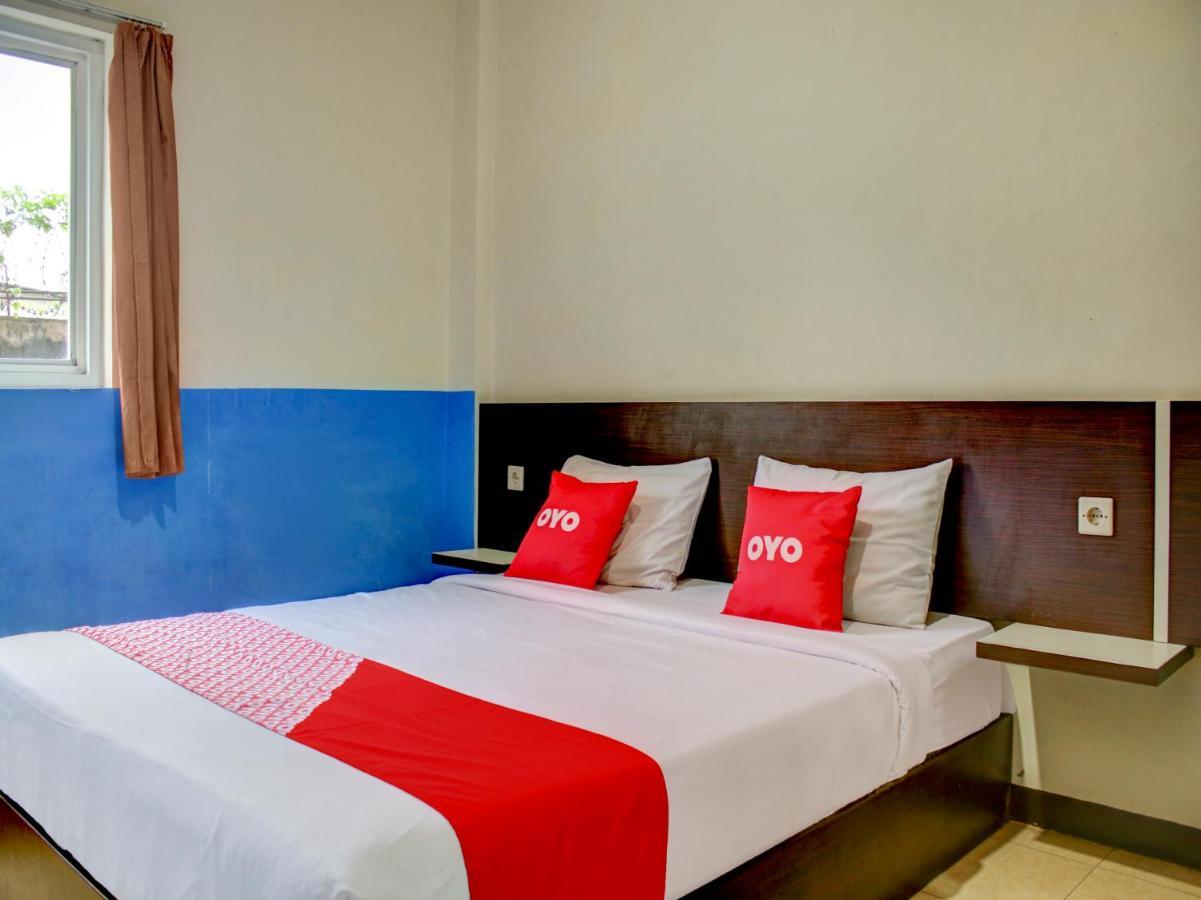 Oyo 90162 Remboelan Guest House Sungai Lutus Esterno foto