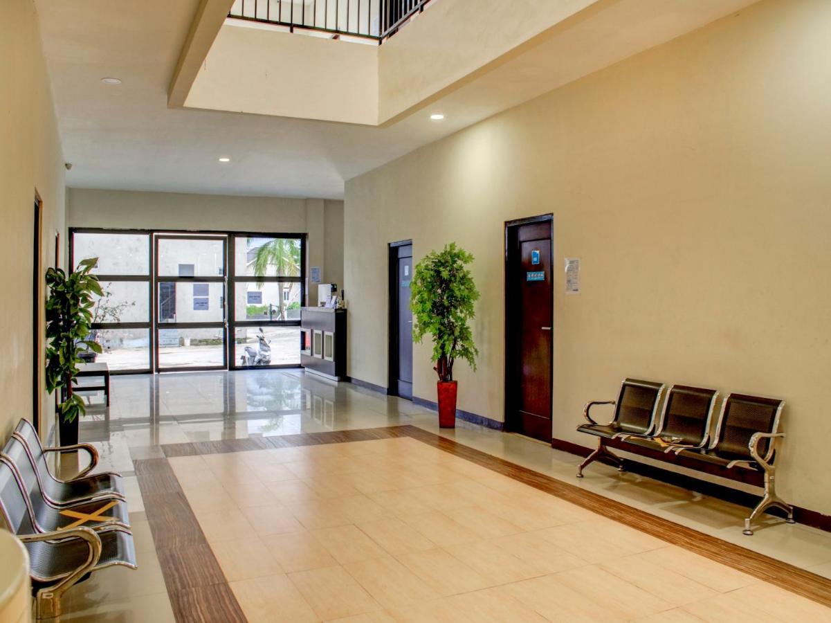 Oyo 90162 Remboelan Guest House Sungai Lutus Esterno foto