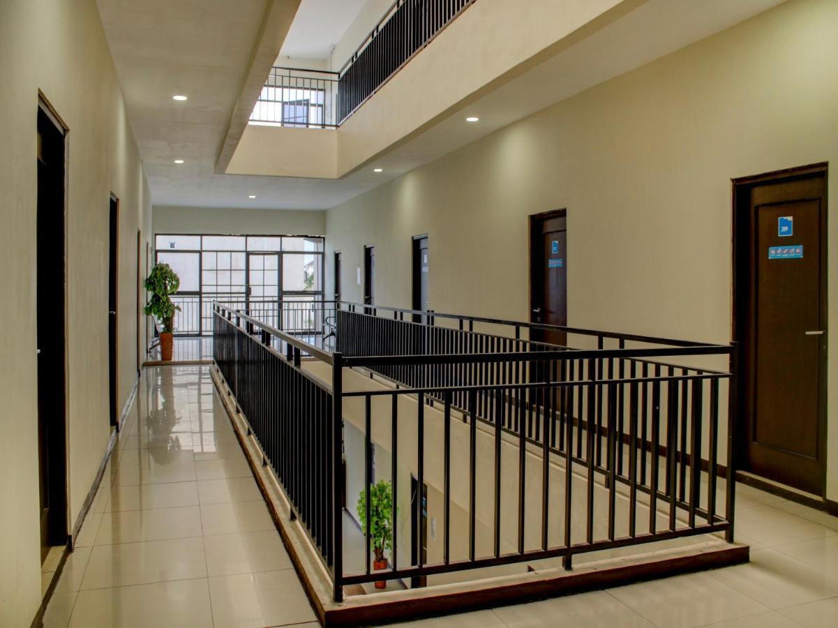 Oyo 90162 Remboelan Guest House Sungai Lutus Esterno foto