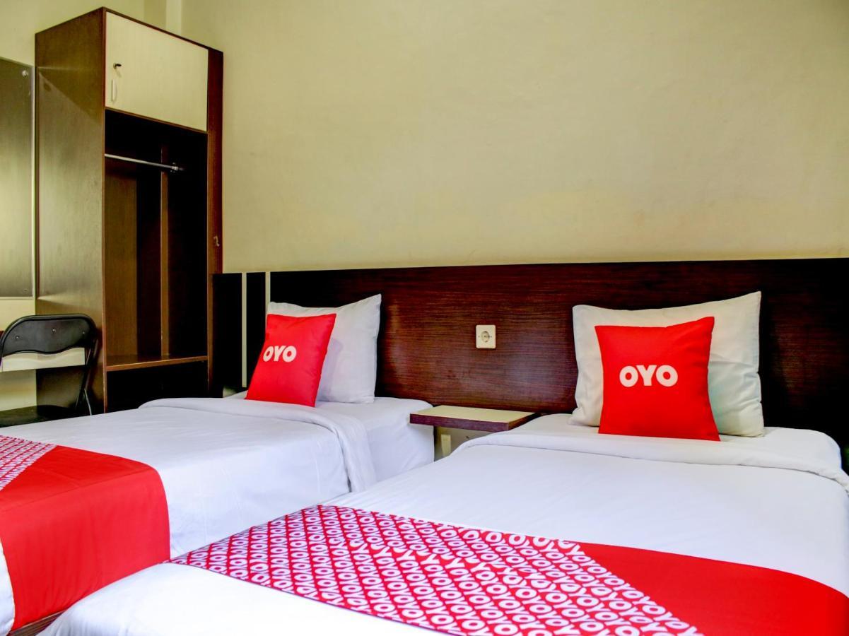 Oyo 90162 Remboelan Guest House Sungai Lutus Esterno foto