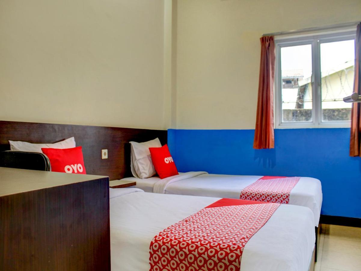 Oyo 90162 Remboelan Guest House Sungai Lutus Esterno foto