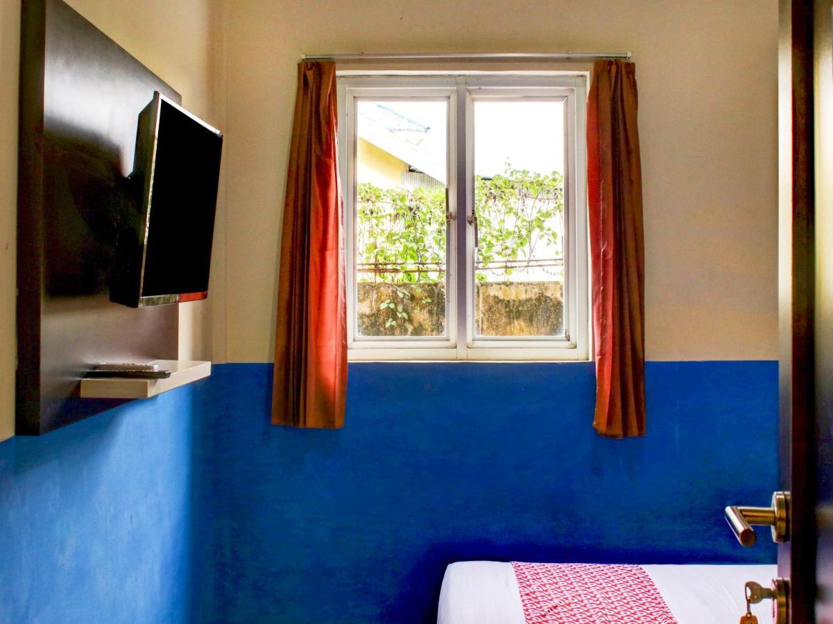 Oyo 90162 Remboelan Guest House Sungai Lutus Esterno foto