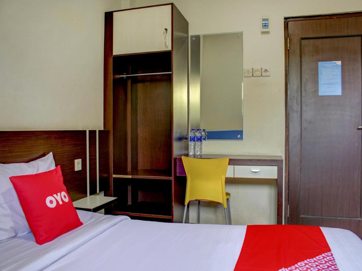 Oyo 90162 Remboelan Guest House Sungai Lutus Esterno foto