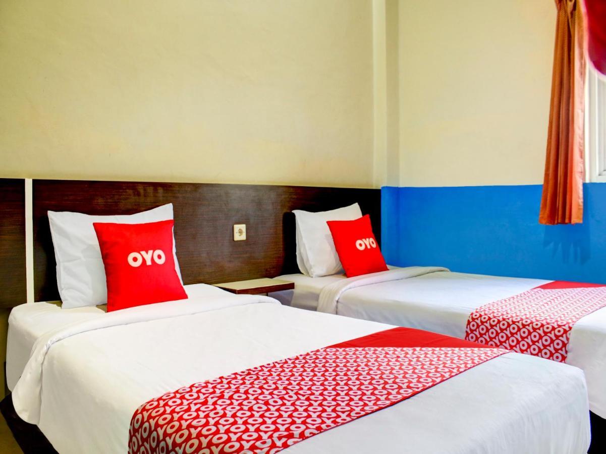 Oyo 90162 Remboelan Guest House Sungai Lutus Esterno foto